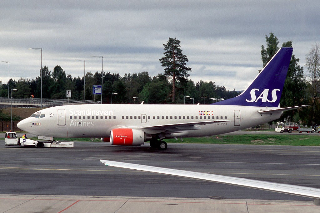 SAS_Boeing_737-700.jpg