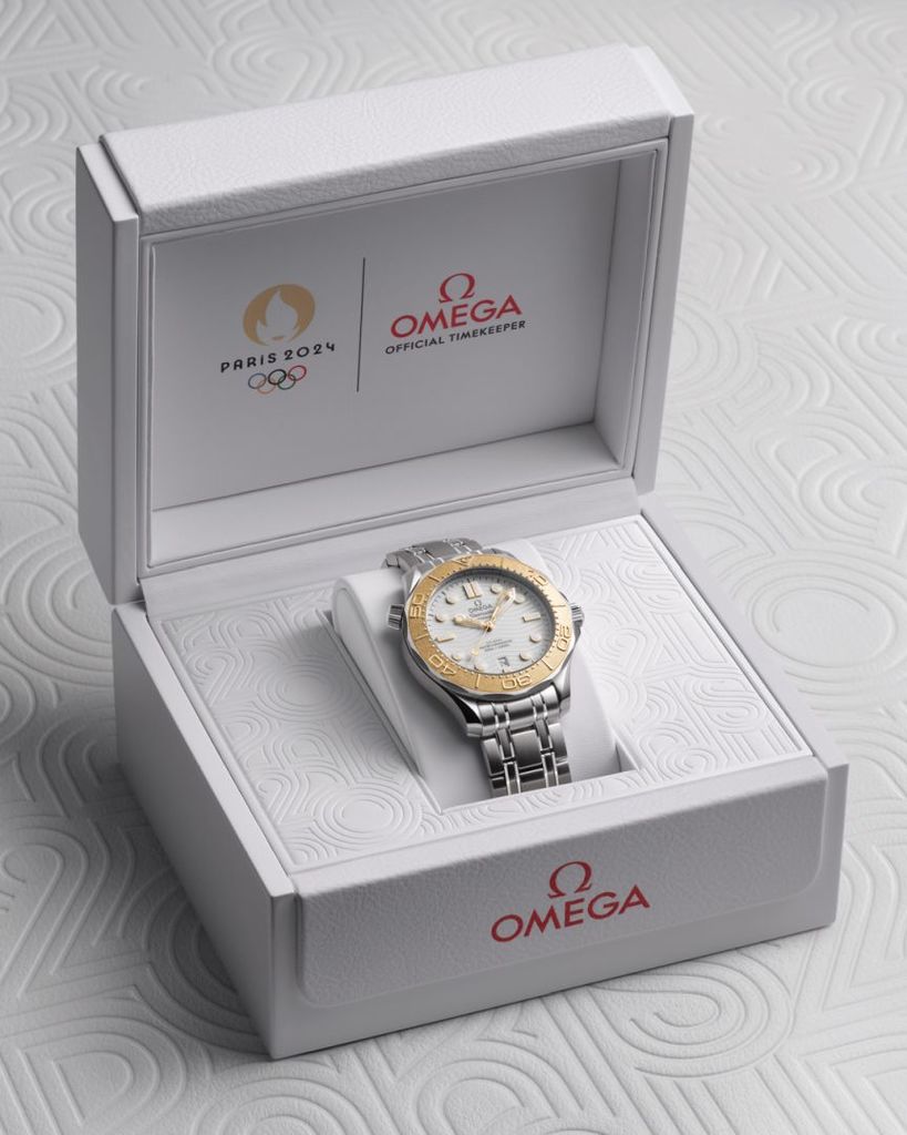 OMEGA_52221422004001_SEA_Diver_300M_Coffret_1080_1350.jpg