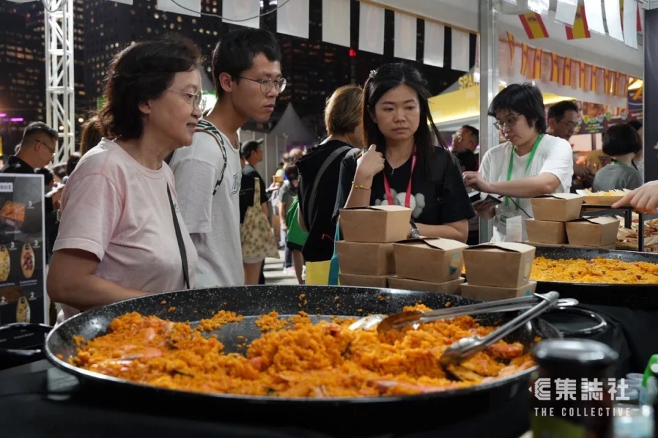 15  相較灣仔，中環美酒佳餚巡禮顯得「繽紛」不少。總結兩場市集，Raymond 說深圳無法取代香港的是舊回憶和國際都市之名。(攝影：劉貳龍）.jpg.jpg