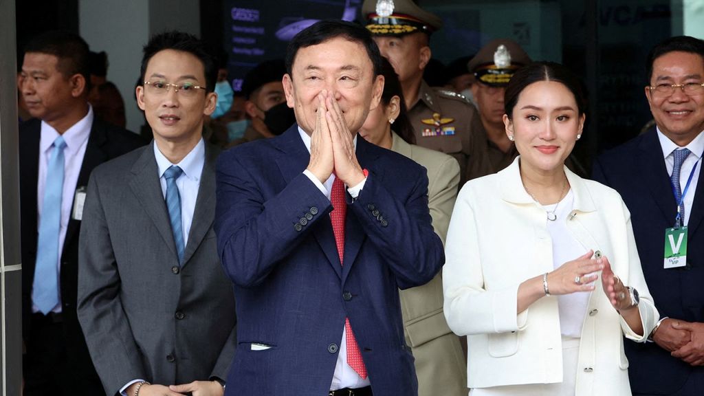 230822112958-02-thaksin-shinawatra-bangkok-arrival-0822.jpg