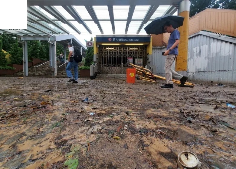 公僕總動員豪雨災害善後 3小時內每更最多動用萬人.jpg