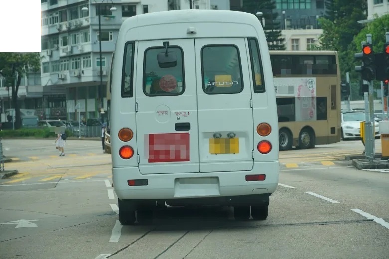 3 低調坐車離開。.jpg