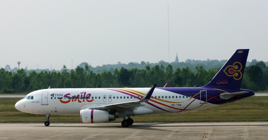 80549_thai_smile_a320232_hstxn_taxiing_at_khon_kaen_airport_4_599802.jpeg