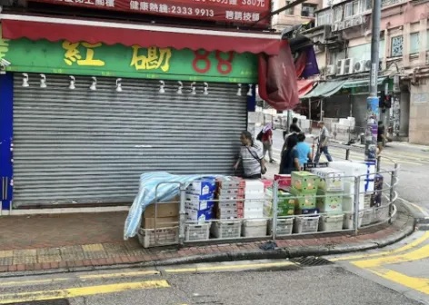 早前，有內地男遊客就來香港遊玩，沒想到他竟然不是被香港的食物或景點驚艷，卻因為放置在紅磡街邊的蔬果而不禁發文大讚香港的市民「素質確實是高」。.jpg.jpg