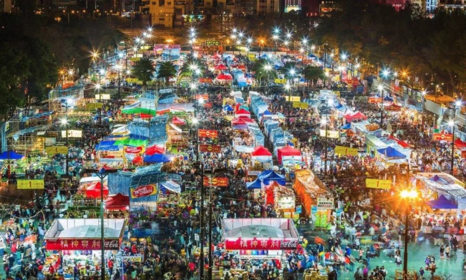 年宵市場｜維園年宵攤位一連三日競投 底價較2019年大跌 快餐攤位成交價跌30萬.jpg.jpg