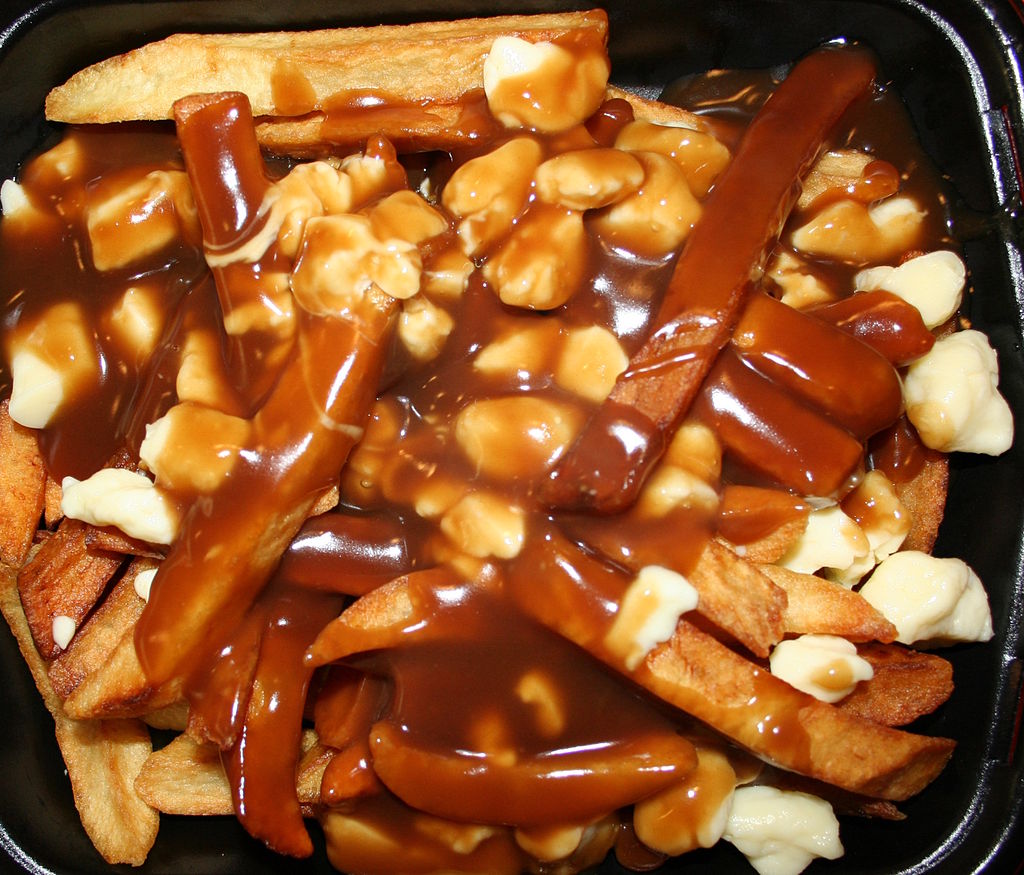 1024px-Poutine.jpeg