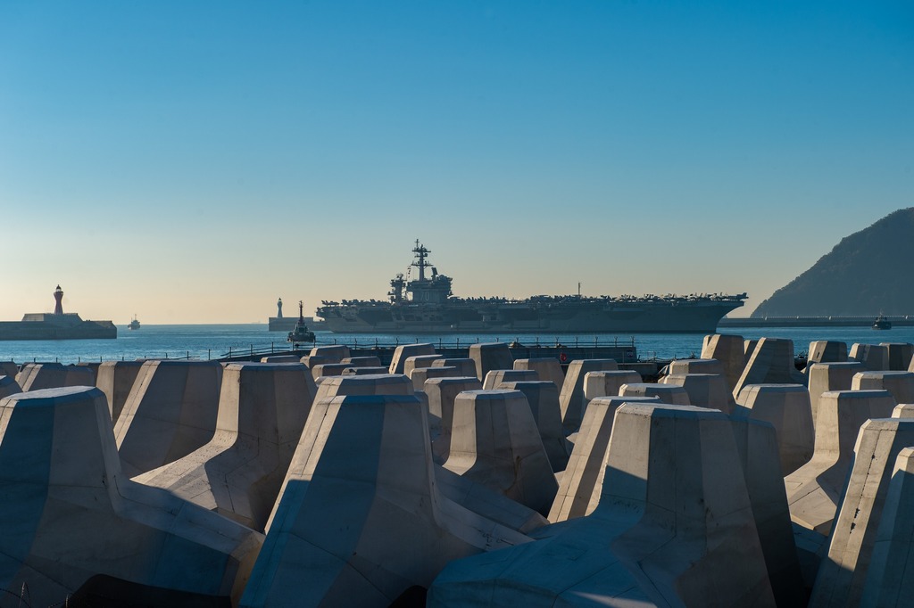 USS Carl Vinson (CVN 70).jpg