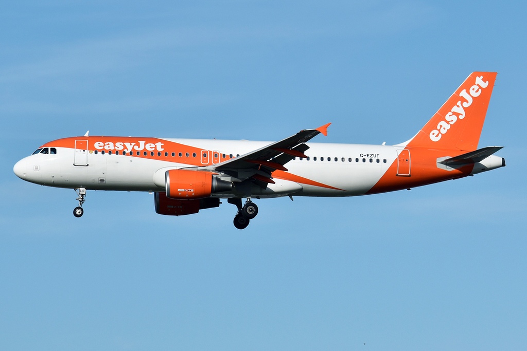 EasyJet,_G-EZUF,_Airbus_A320-214_(49586012147).jpg