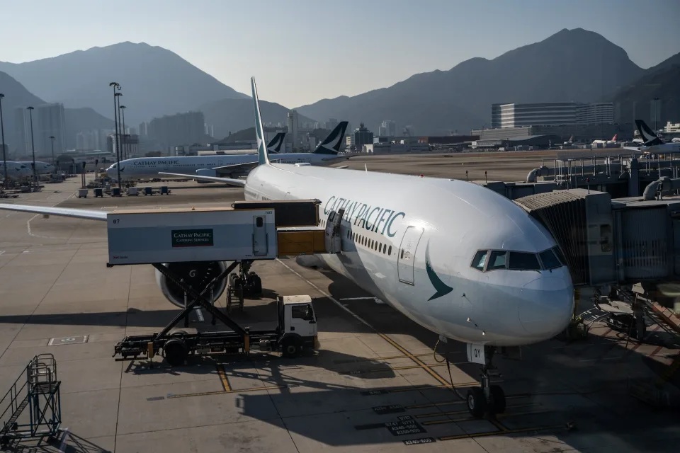 2   有知情人士透露，曾有國泰機師從香港出發到外地剛達900小時上限，不能在回程航機當值。.jpg.jpg