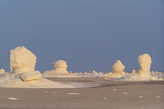 2.1274968586.white-desert-chalk-formations.jpg