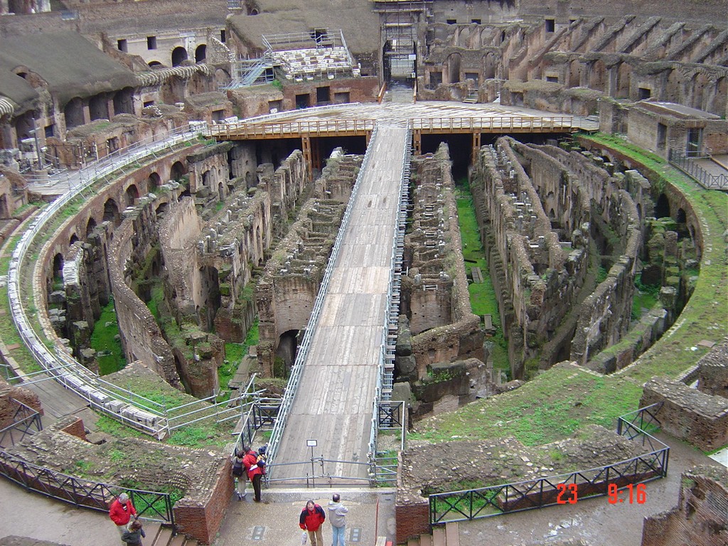 Colosseum_inside2.jpg