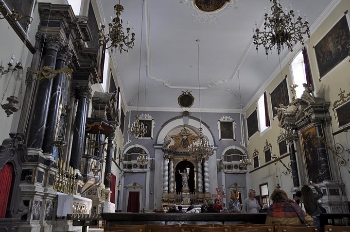 2009-10-16-Croatia-Dubrovnik-st-francis-convent-church-interior-18.JPG