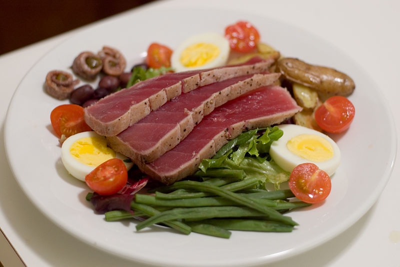 800px-Salade_nicoise.jpg