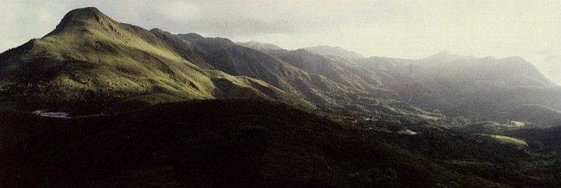 昂坪路 望 南大嶼郊野公園 觀音山(左) 羌山, 靈會山(中) 大磡森山, 深坑瀝山(右).jpg.jpg