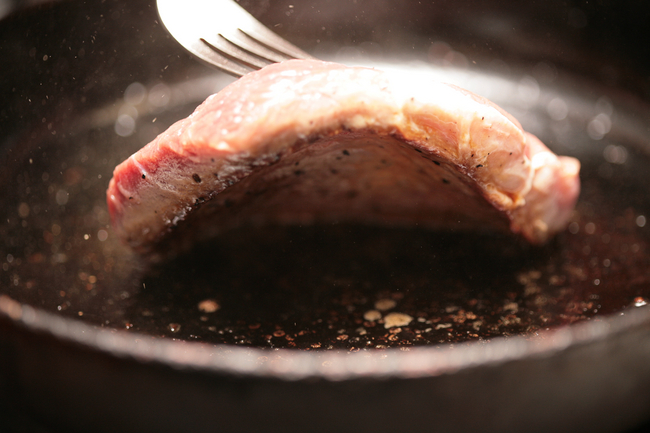 -crop-650--650px-Cook-Steak-in-a-Frying-Pan-Step-3.jpg