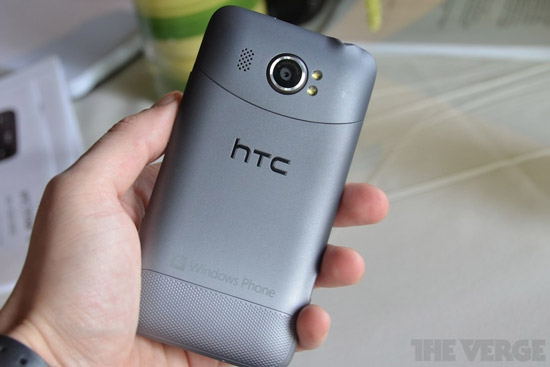 20120112_htc_titan2_03.jpg