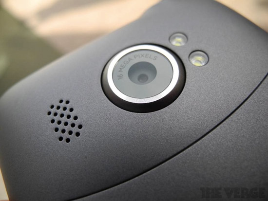 20120112_htc_titan2_04.jpg
