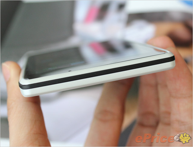 hichong_3_Motorola-XT910-RAZR_7f00dec9a6b3d2c710b5c0403546d809.jpg