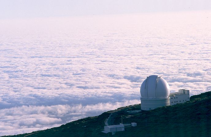 Sea_of_clouds_around_La_Palma.jpg