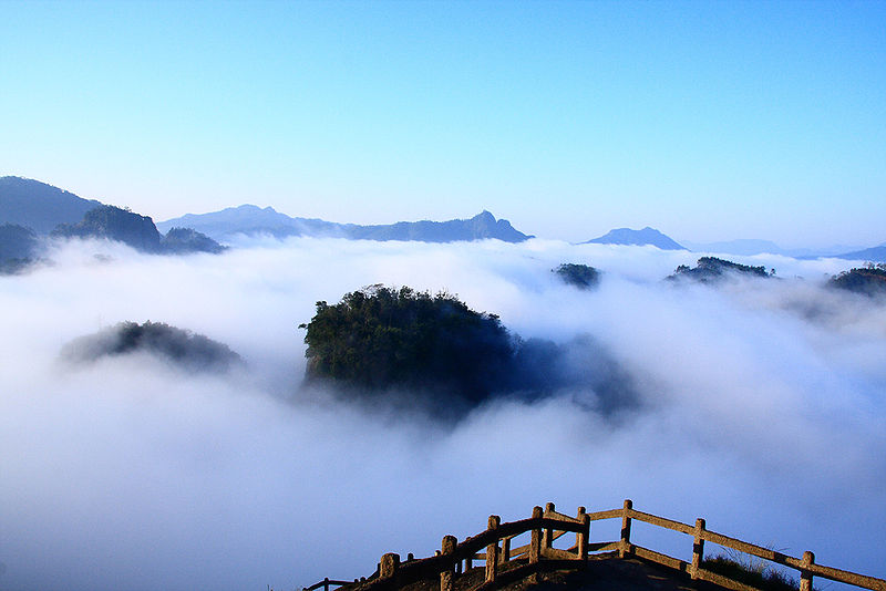 800px-Wuyi_Mountains_Sea_of_clouds_2.jpg