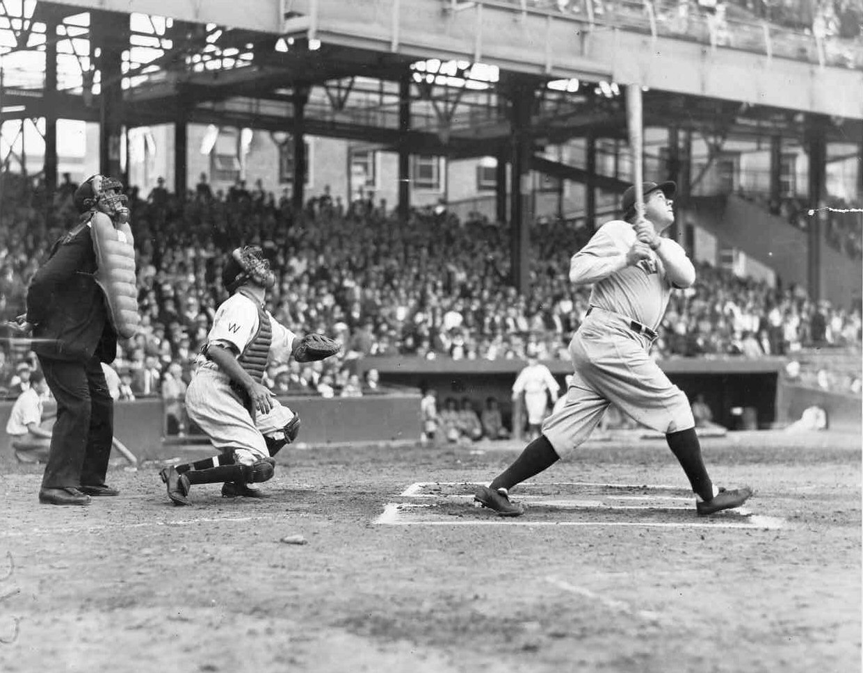 babe-ruth-at-bat.jpg