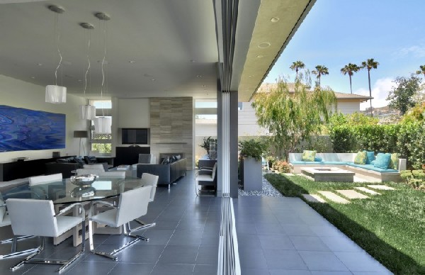 Family_Backyard_Contemporary_house_decorating_photography5.jpg