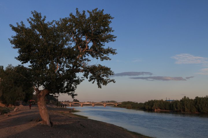 布爾津河灘.jpg
