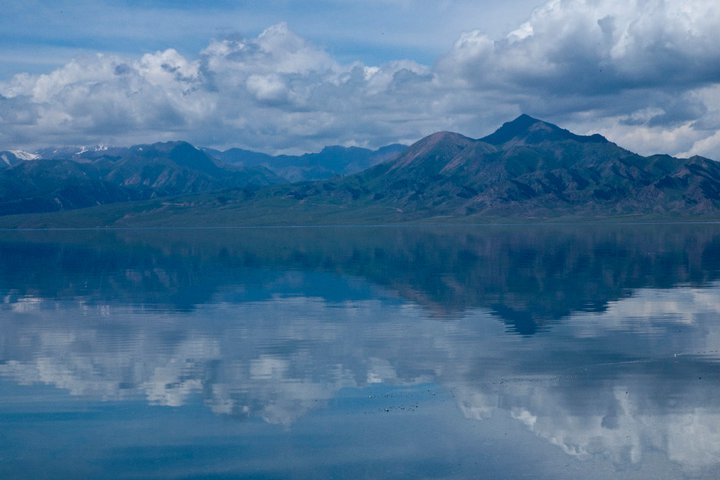 塞裡木湖_倒影.jpg