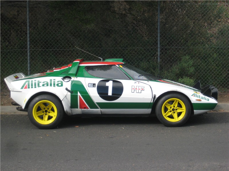 lancia_stratos_rally_car_in_the_street_4-800-600.jpg