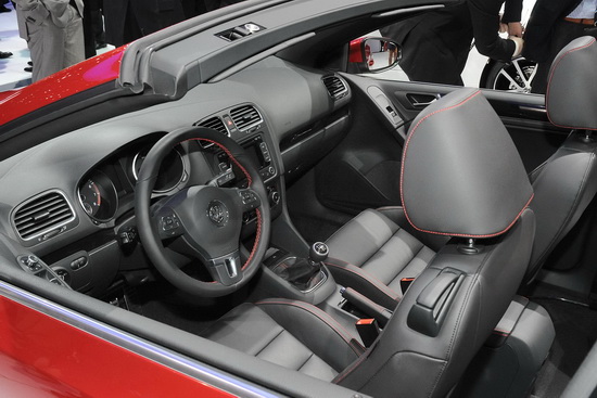 2011-Volkswagen-VW-Golf-GTI-Cabriolet-Concept-interior.jpg