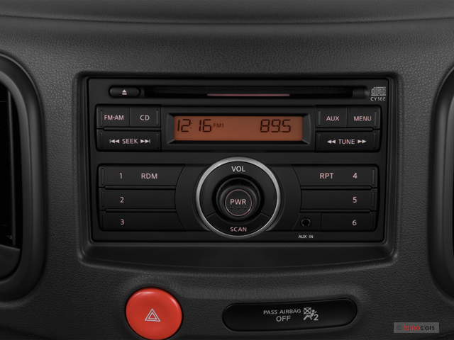 2012_nissan_cube_audiosystem.jpg