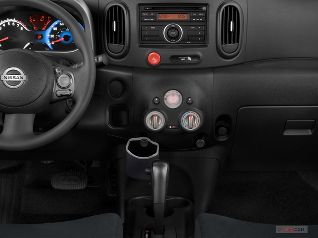 2012_nissan_cube_instrumentpanel.jpg