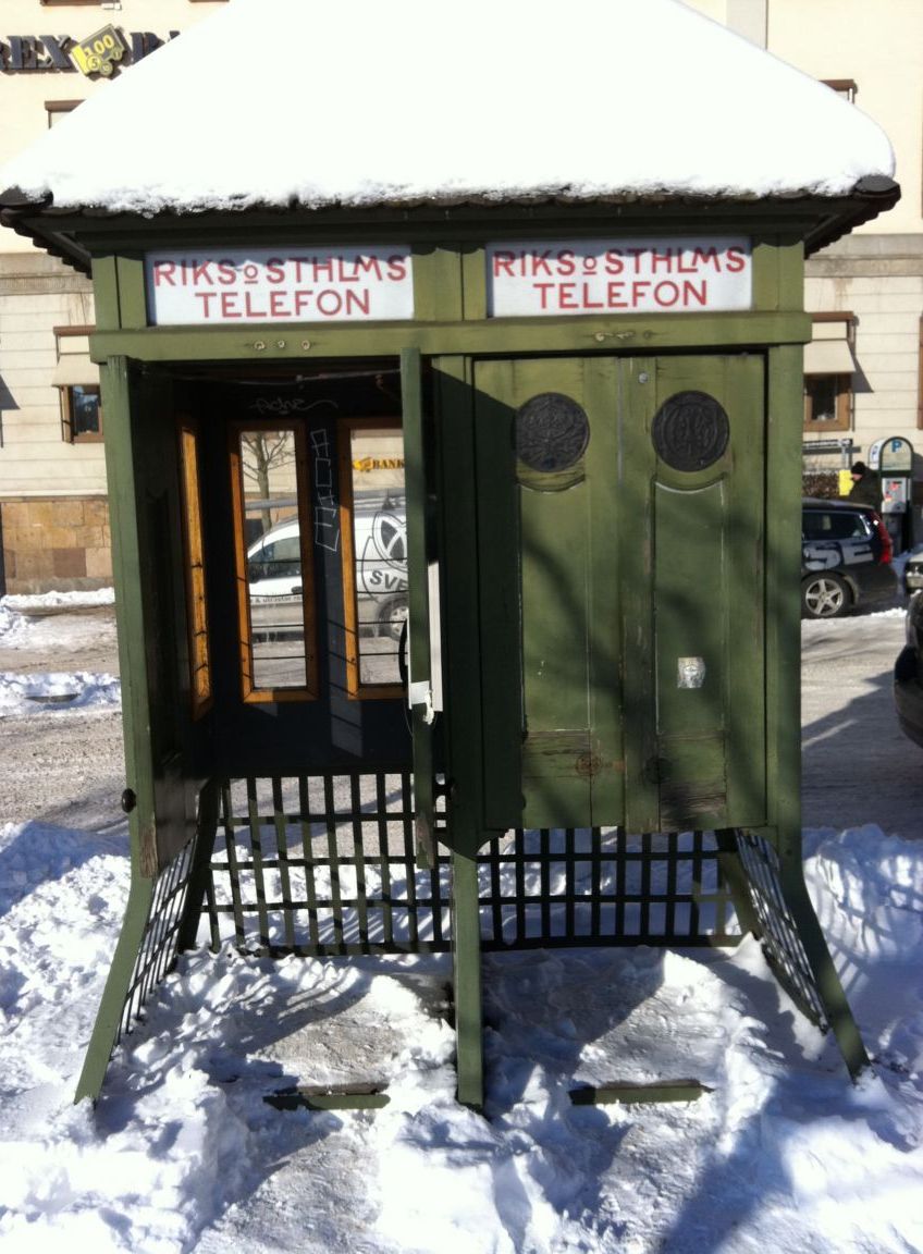 cool-phone-booth-or-should-i-say-cold-stockholm-sweden 1152_12982129630-tpfil02a.jpg