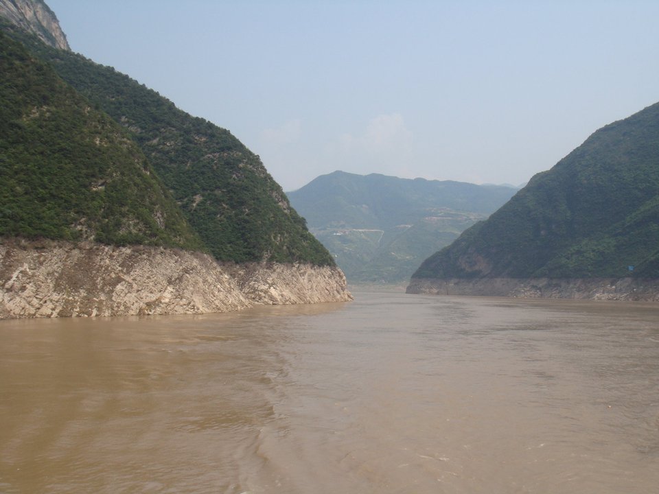 峽中有峰