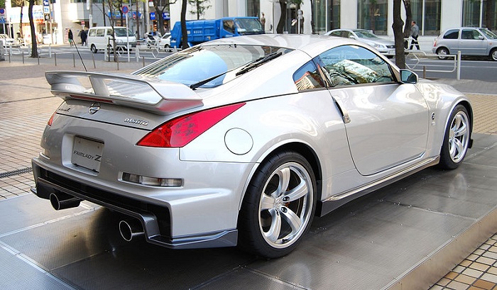 800px-Nissan_Fairlady_Z_Version_Nismo_02.jpg