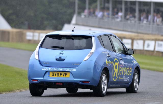 Nissan-Leaf-Reverse_3.jpg