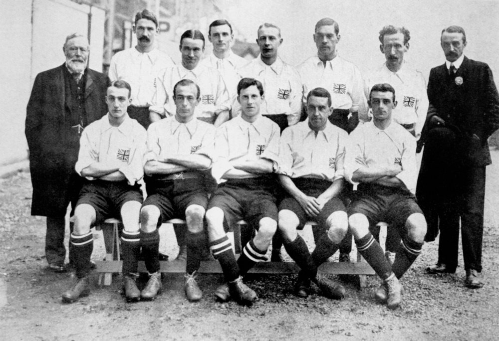 The 1908 Great Britain team that won gold by beating Denmark 2-0 in the final.jpg