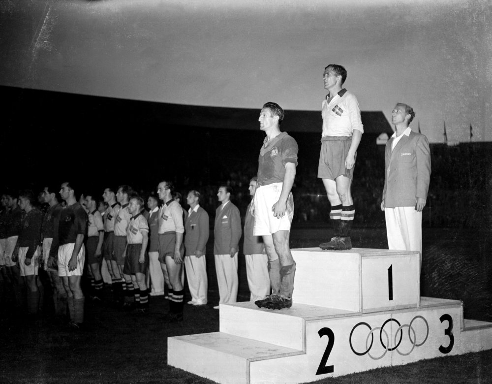 The teams line up on the podium after the final, Sweden taking the gold medal ah.jpg