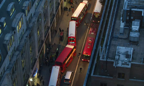 London-buses-queue-007.jpg