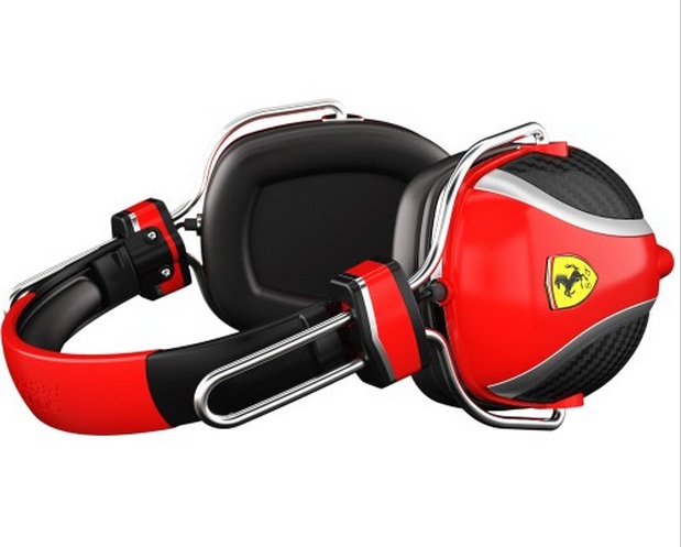 Scuderia Ferrari P200 headphone-side view.jpg