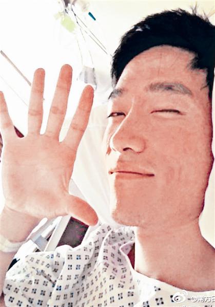 Liu Xiang in Hospital London.jpg