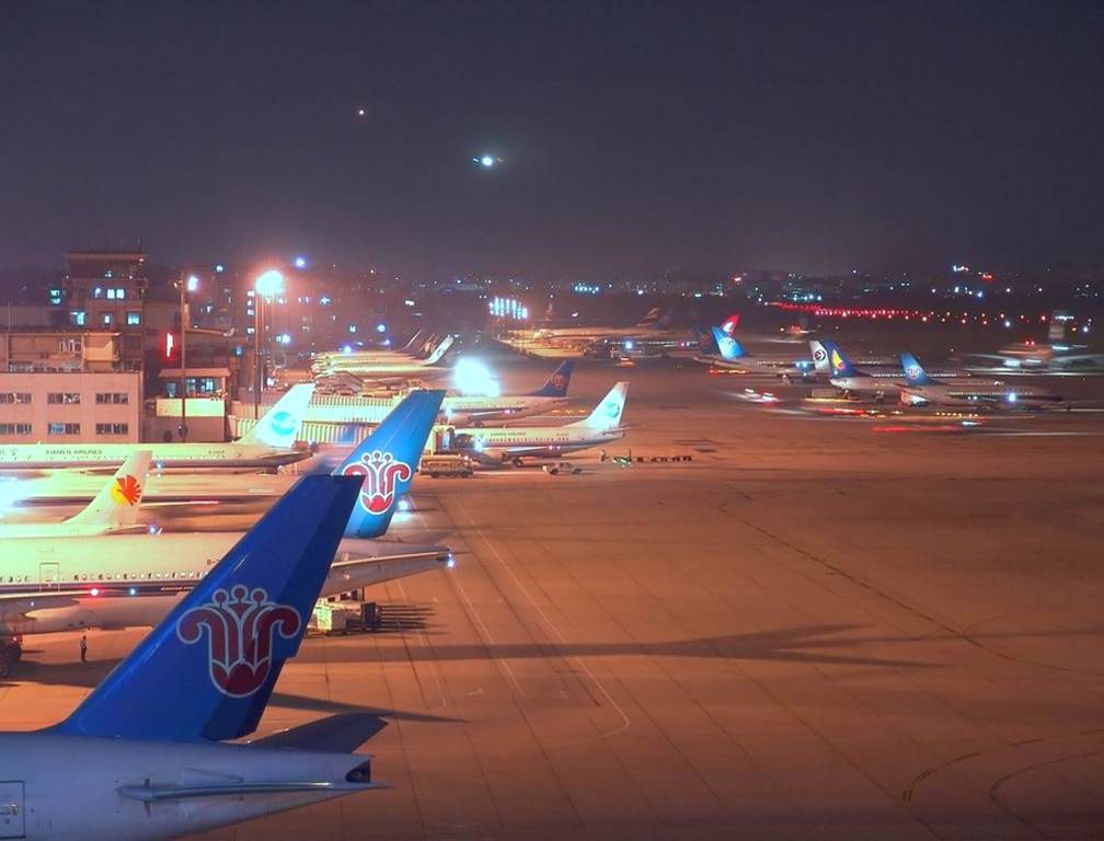 搬遷前的廣州白雲國際機場的夜景.jpg