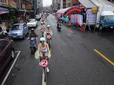 辣妹單車團 露乳相挺-正妹便利屋 (4).jpg