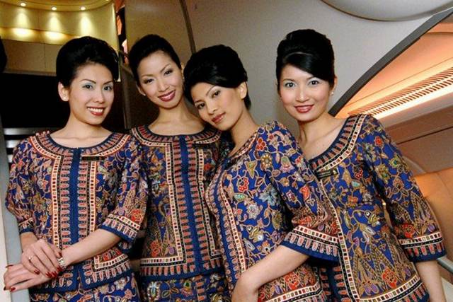 02. Singapore, Singapore Airlines Air Hostess.jpg