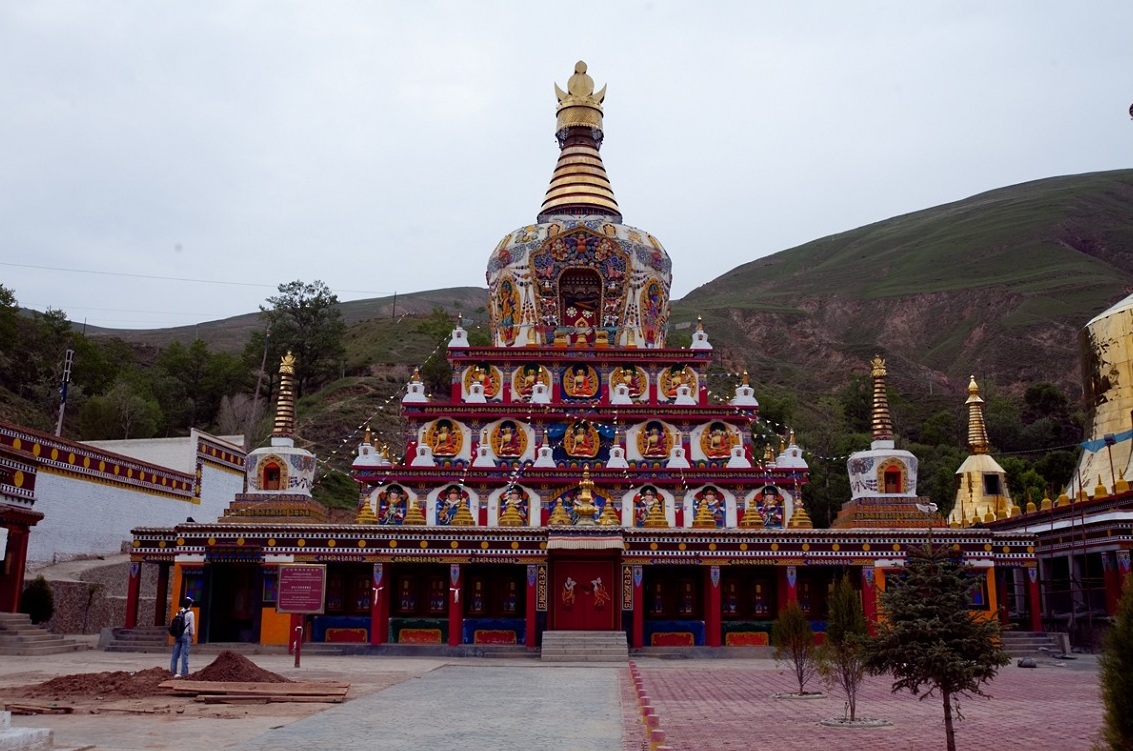 吾屯上下两寺是同仁最著名的隆务大寺庙之属寺，以绘制唐卡出名.jpg.jpg