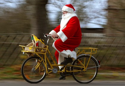 Santa-Claus-on-a-bike.jpg