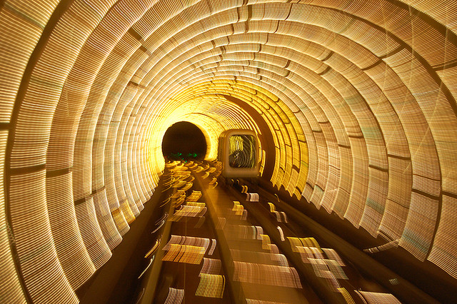 3上海外灘觀光隧道(中國)1.jpg