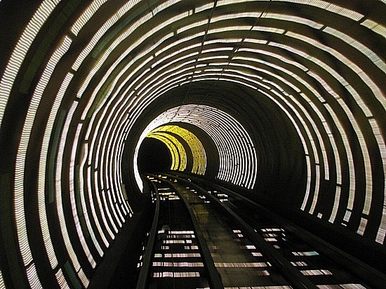 3上海外灘觀光隧道(中國)2.jpg
