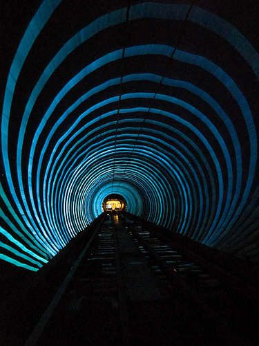 3上海外灘觀光隧道(中國)3.jpg