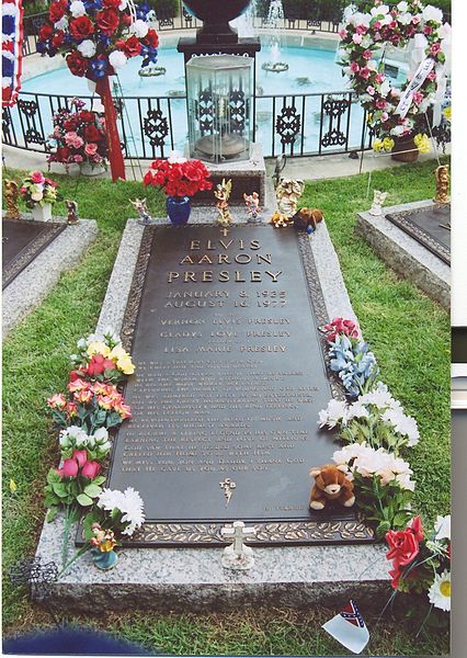 Elvis Presley 墓.jpg